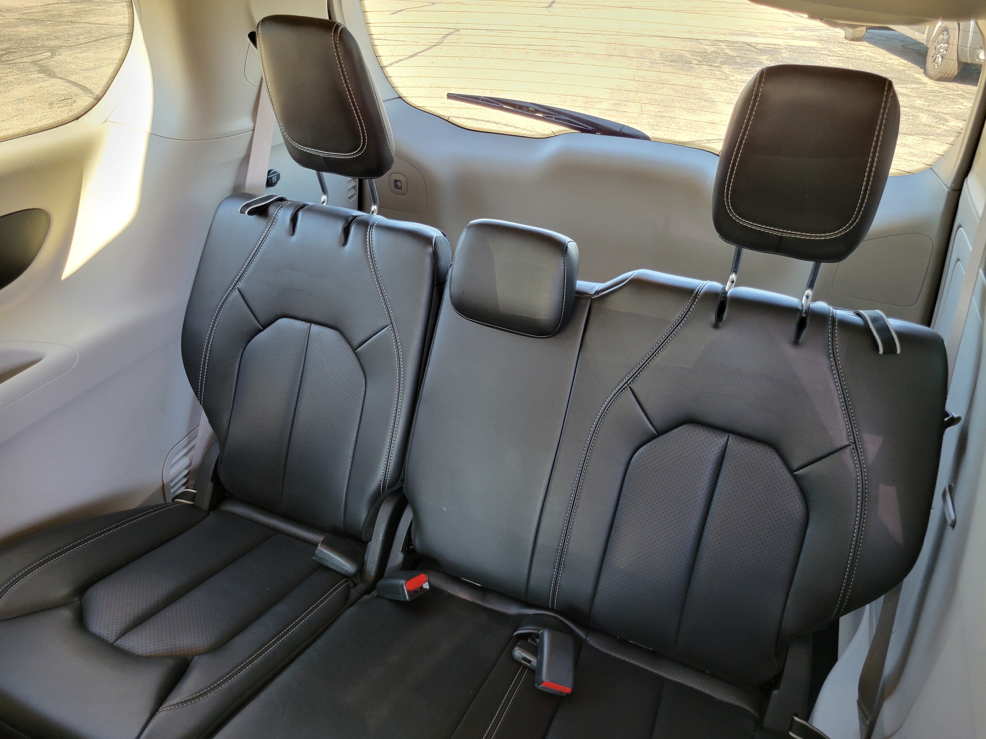 Used 2023 Chrysler Pacifica Touring-L FWD image 24