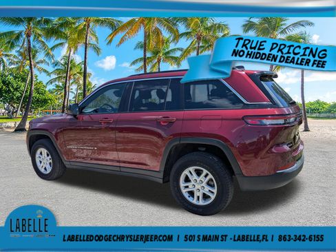 Used 2024 Jeep Grand Cherokee Laredo AWD/4WD image 6