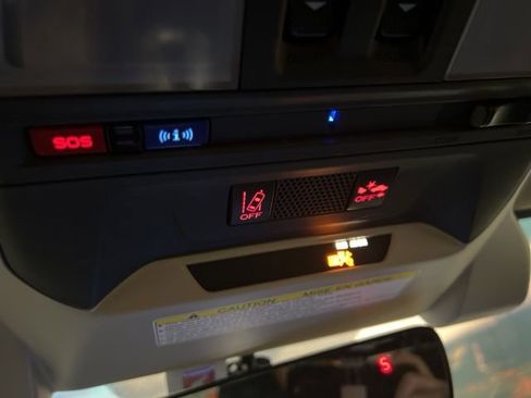 Used 2022 Subaru Crosstrek 2.0i Premium w/ Moonroof Package image 42