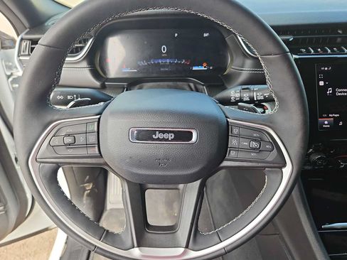 Used 2025 Jeep Grand Cherokee L Altitude AWD/4WD image 19