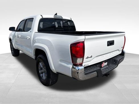 Used 2019 Toyota Tacoma SR5 AWD/4WD image 5
