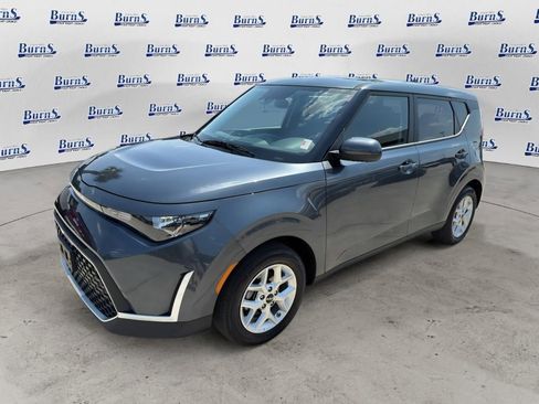 Used 2025 Kia Soul LX w/ LX Technology Package FWD image 3