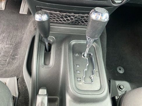 Used 2018 Jeep Wrangler Unlimited Sport w/ Connectivity Group image 12