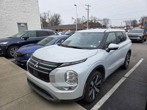 Used 2025 Mitsubishi Outlander SE image 4