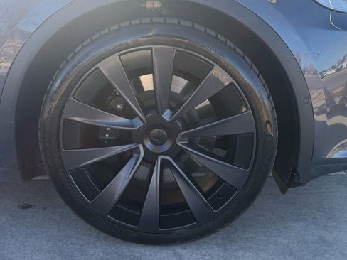 Used 2022 Tesla Model X image 32