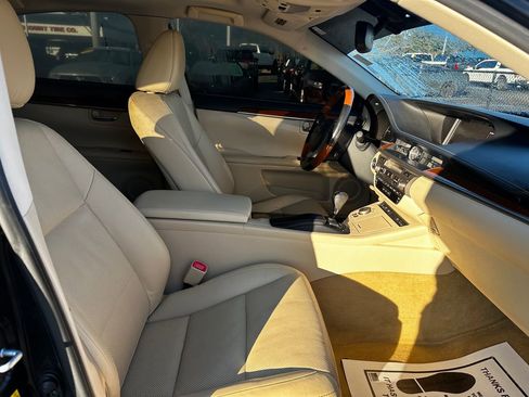 Used 2015 Lexus ES 300h image 35
