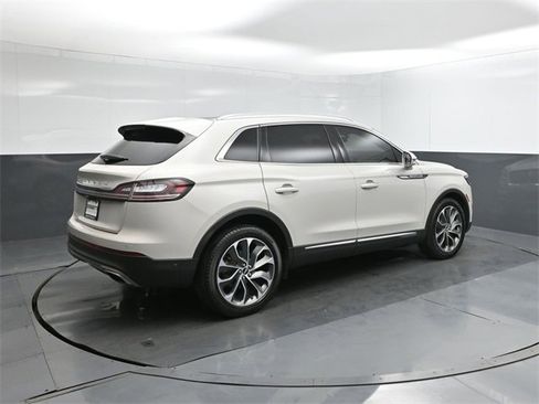 Used 2022 Lincoln Nautilus Reserve w/ Equipment Group 201A image 11