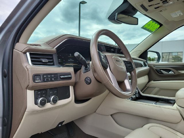 Used 2023 GMC Yukon XL Denali AWD/4WD image 6