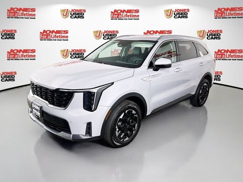 Used 2025 Kia Sorento S AWD/4WD image 13