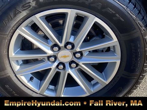 Used 2023 Chevrolet Traverse LT image 25