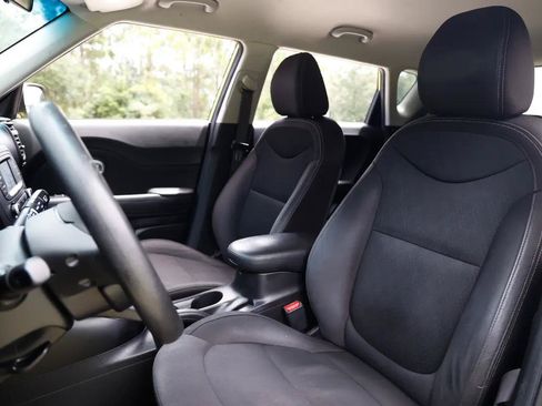 Used 2016 Kia Soul w/ Convenience Package FWD image 6