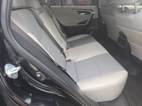 Used 2021 Toyota RAV4 XLE Premium FWD image 14