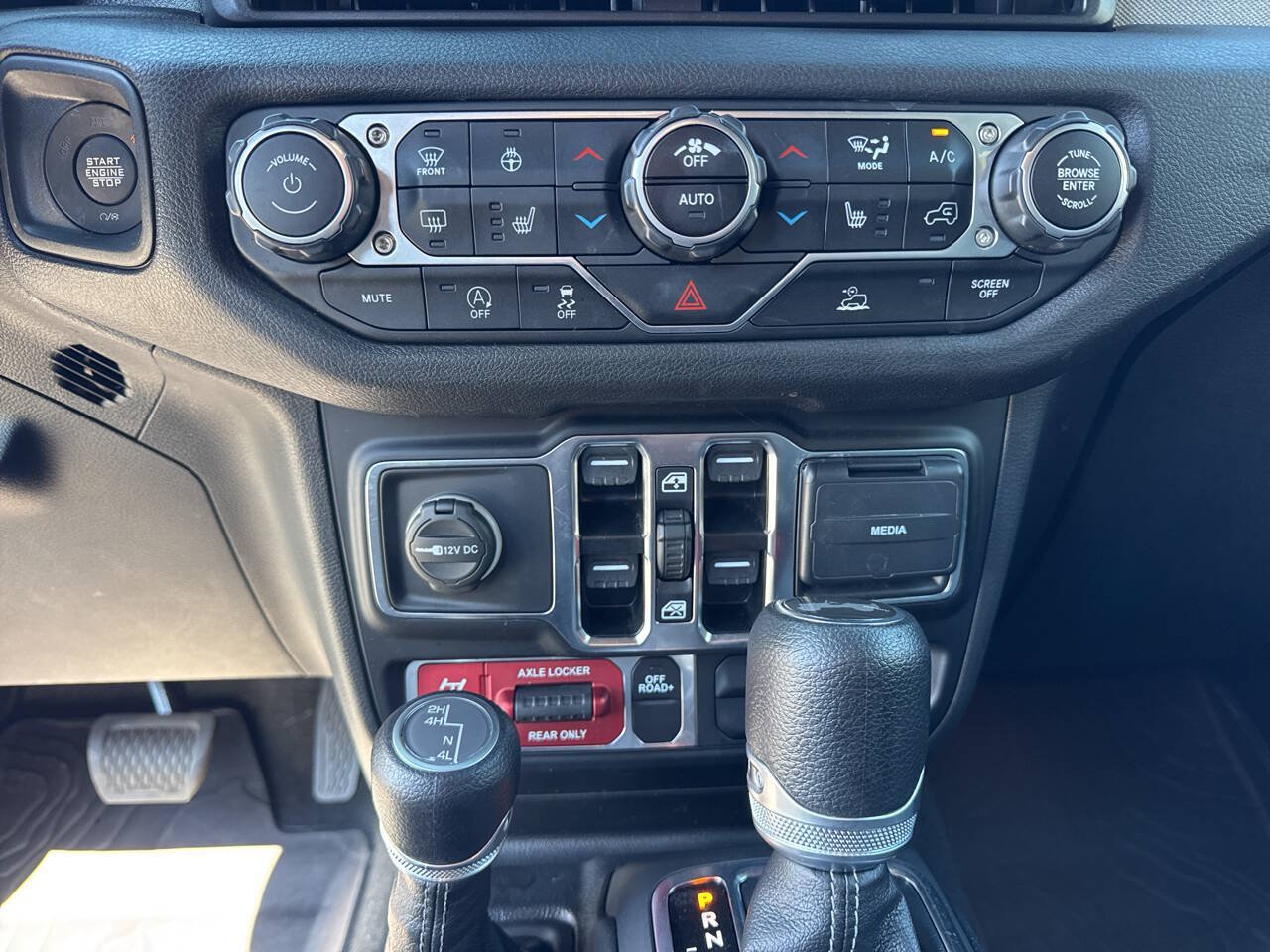 Used 2024 Jeep Wrangler Unlimited Sport AWD/4WD image 21