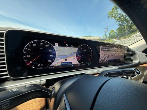 Used 2024 Mercedes-Benz GLS 450 4MATIC image 30