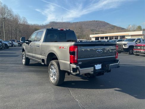 New 2026 Ford F250 Lariat w/ Chrome Package image 7