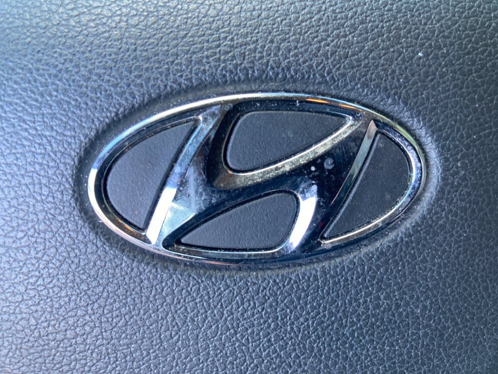 Used 2017 Hyundai Elantra SE FWD image 28