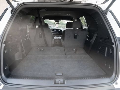 Used 2024 Chevrolet Traverse LT AWD/4WD image 41