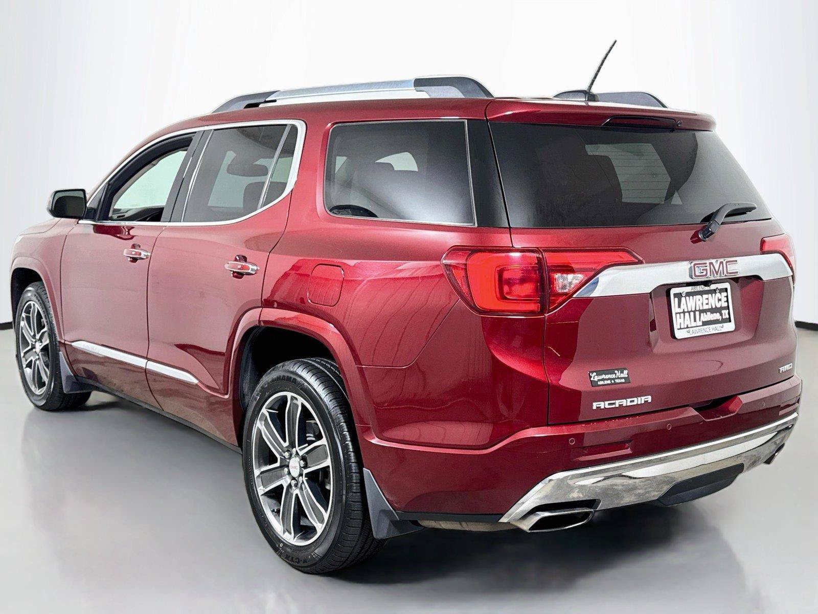 Used 2018 GMC Acadia Denali w/ Technology Package AWD/4WD image 6