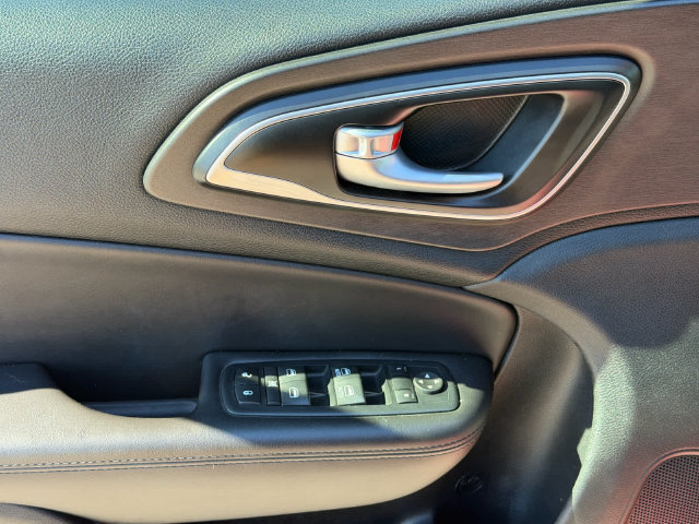 Used 2016 Chrysler 200 Limited Platinum FWD image 20