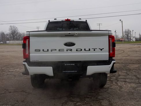 Used 2023 Ford F250 Lariat w/ Black Appearance Package image 4