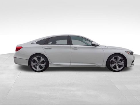 Used 2020 Honda Accord Touring image 3