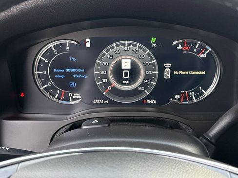 Used 2019 Cadillac Escalade Premium Luxury image 25