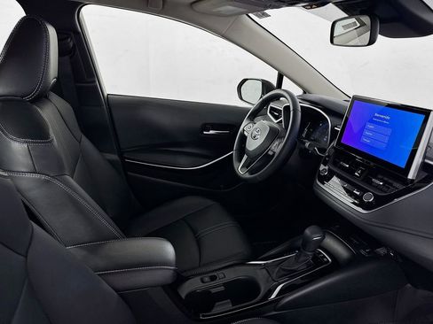 Used 2025 Toyota Corolla XLE FWD image 30