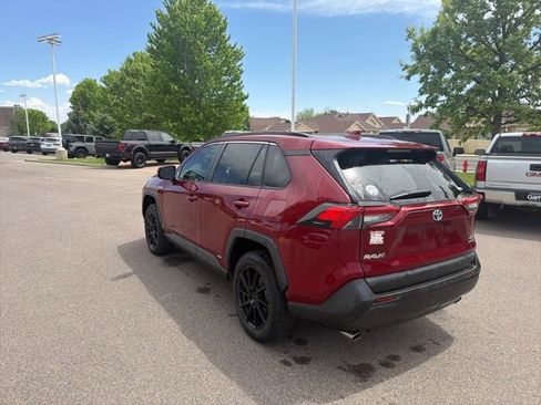 Used 2020 Toyota RAV4 XLE w/ Convenience Package AWD/4WD image 3