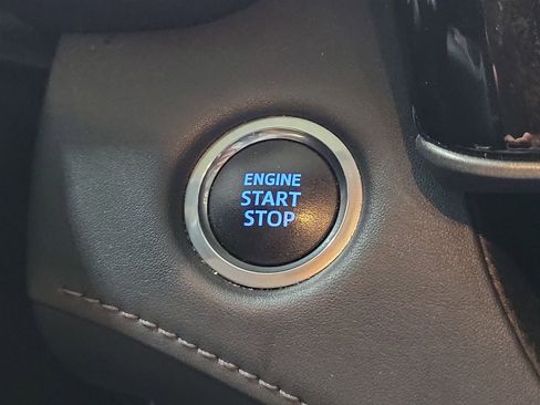 Used 2020 Toyota Highlander XLE image 34