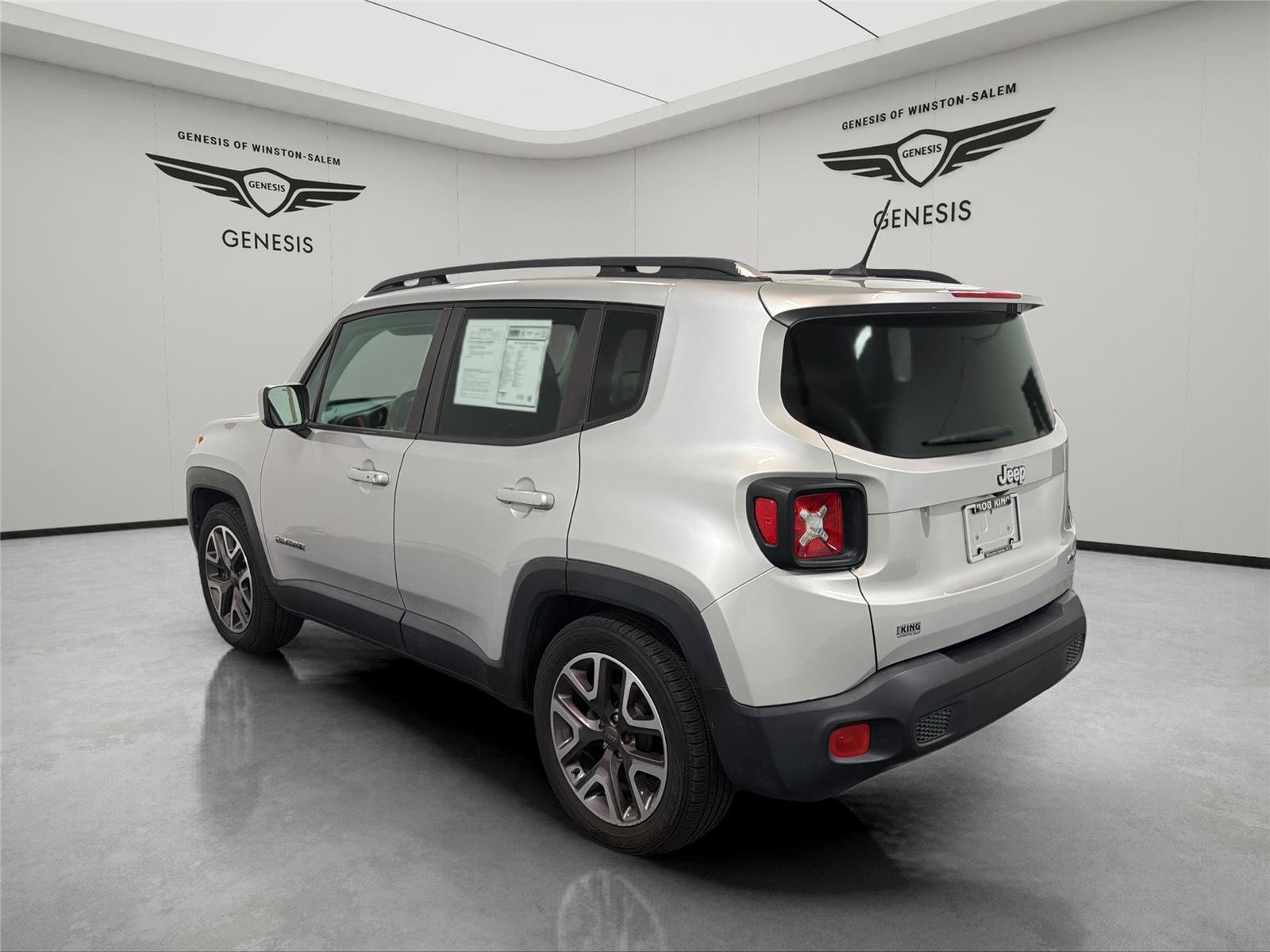 Used 2017 Jeep Renegade Latitude w/ Popular Equipment Group FWD image 3