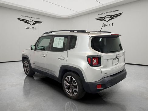 Used 2017 Jeep Renegade Latitude w/ Popular Equipment Group FWD image 3