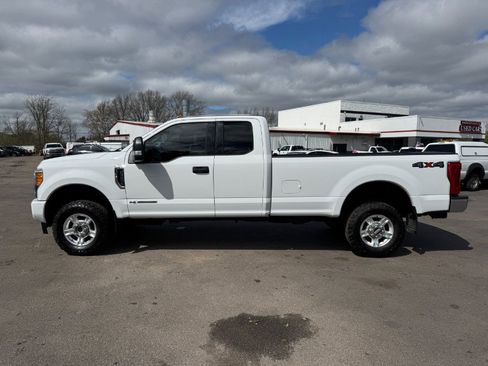 Used 2017 Ford F250 XLT AWD/4WD image 2
