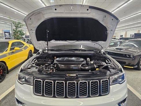 Used 2020 Jeep Grand Cherokee Laredo AWD/4WD image 38