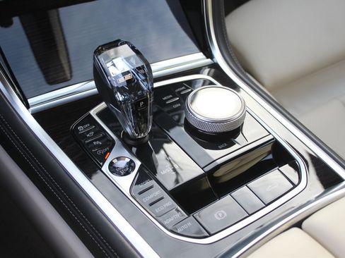 Used 2022 BMW 840i xDrive Convertible w/ Driving Assistance Package image 12