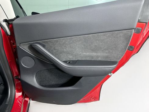 Used 2023 Tesla Model Y Long Range image 29