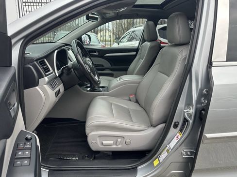 Used 2018 Toyota Highlander XLE image 16