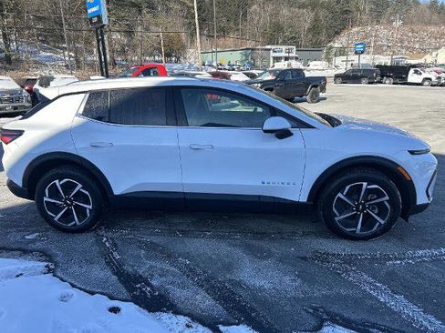 New 2026 Chevrolet Equinox EV LT image 4