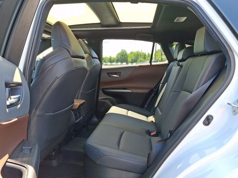 Used 2023 Toyota Venza Limited AWD/4WD image 10