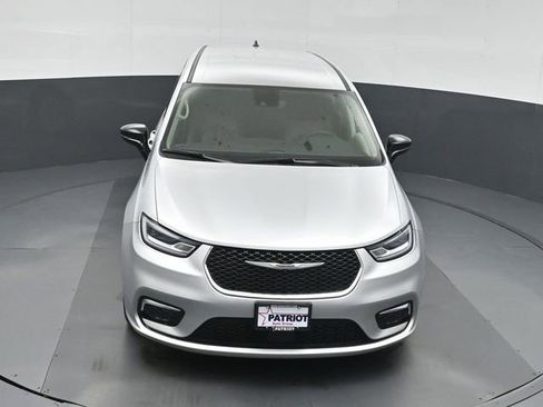 Used 2024 Chrysler Pacifica Limited FWD image 38