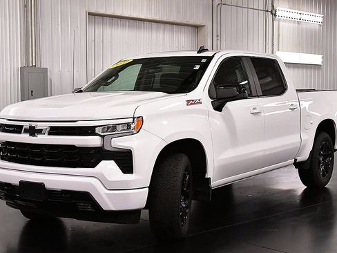 Used 2023 Chevrolet Silverado 1500 RST image 3