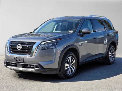 Used 2025 Nissan Pathfinder SL AWD/4WD image 7