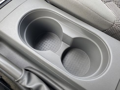 Used 2011 Nissan Frontier SV image 24