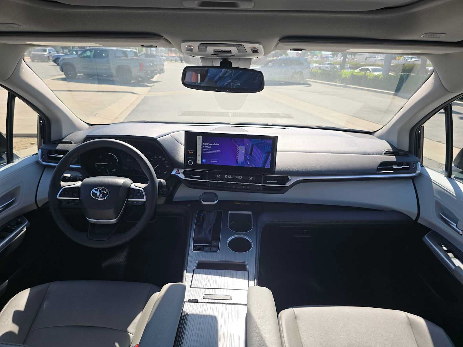 Used 2026 Toyota Sienna XLE FWD image 20