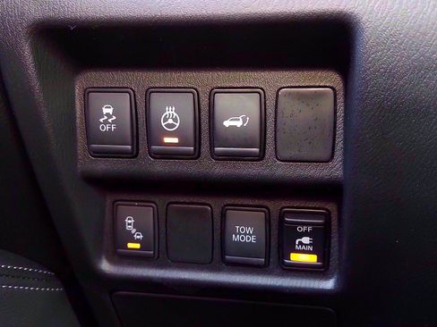 Used 2018 Nissan Pathfinder SL w/ Midnight Edition Package image 25