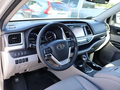 Used 2018 Toyota Highlander Limited Platinum AWD/4WD image 17