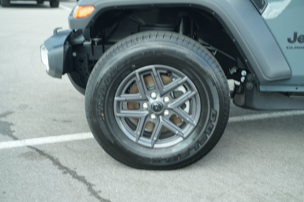 New 2026 Jeep Gladiator Sport AWD/4WD image 9