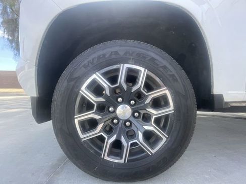 Used 2023 Chevrolet Colorado LT w/ LT Convenience Package III image 32