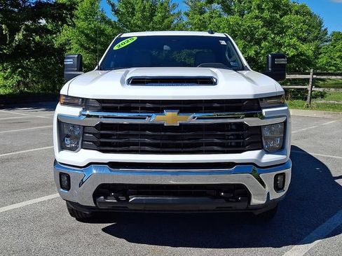 Used 2025 Chevrolet Silverado 2500 LT w/ Convenience Package AWD/4WD image 2