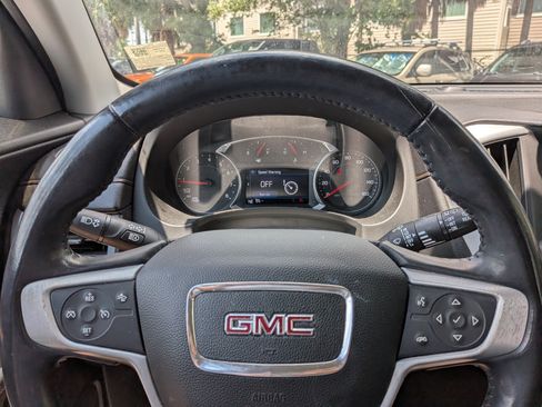 Used 2021 GMC Terrain SLE w/ Driver Convenience Package FWD image 25