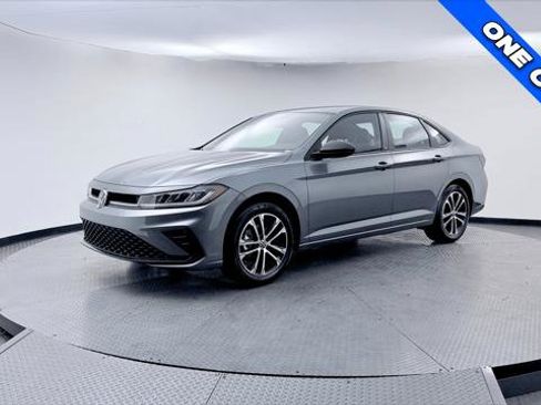 Used 2025 Volkswagen Jetta Sport FWD image 2